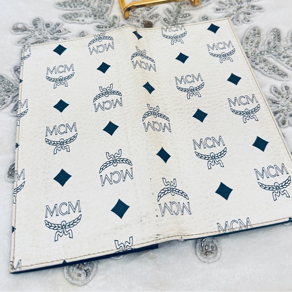 MCM white and Navy Wallet - Picture 9 of 12